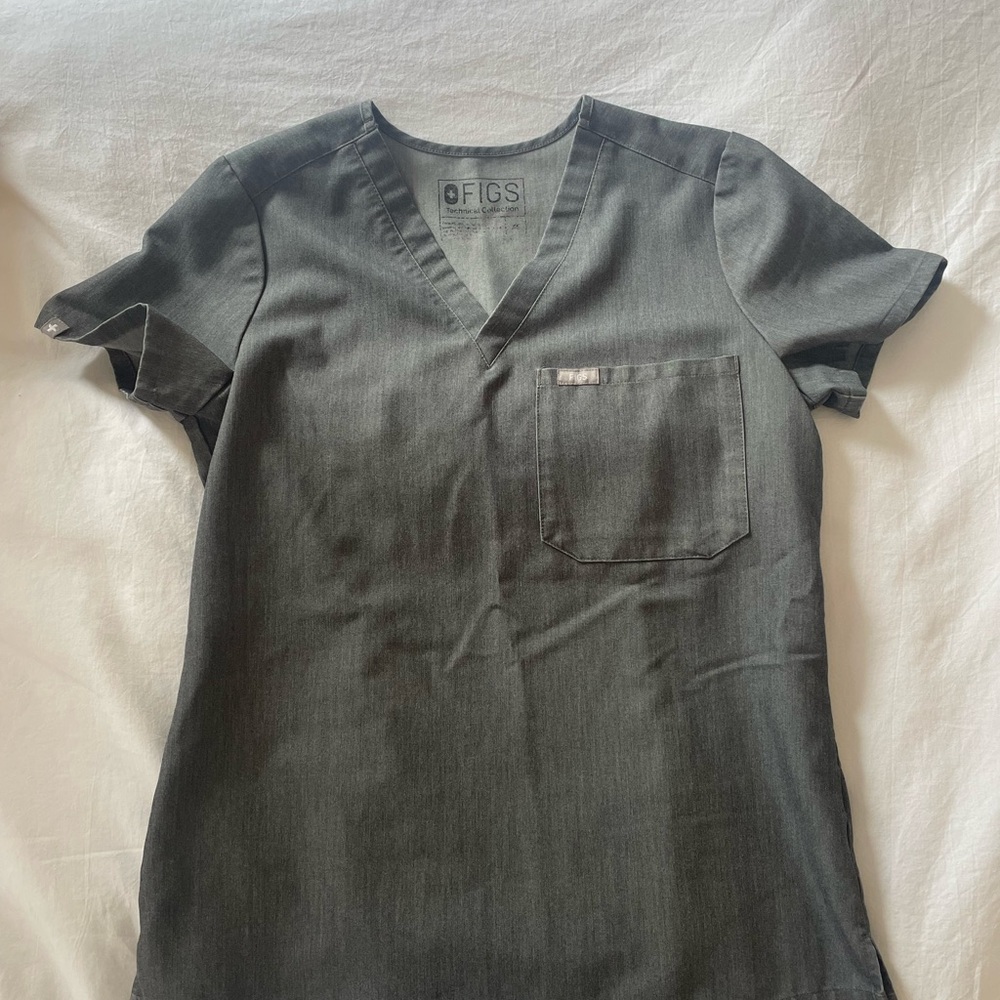 FIGS Catarina grey top